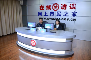公司董事長、總經(jīng)理?xiàng)钣婪遄隹汀对诰€訪談》欄目